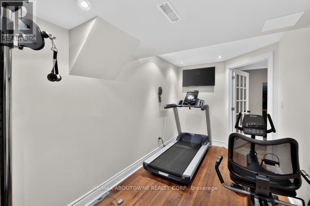 324 Oakridge Court, Oakville, Ontario  L6H 5T9 - Photo 40 - W13676218