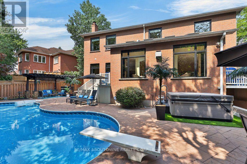 324 Oakridge Court, Oakville, Ontario  L6H 5T9 - Photo 43 - W13676218