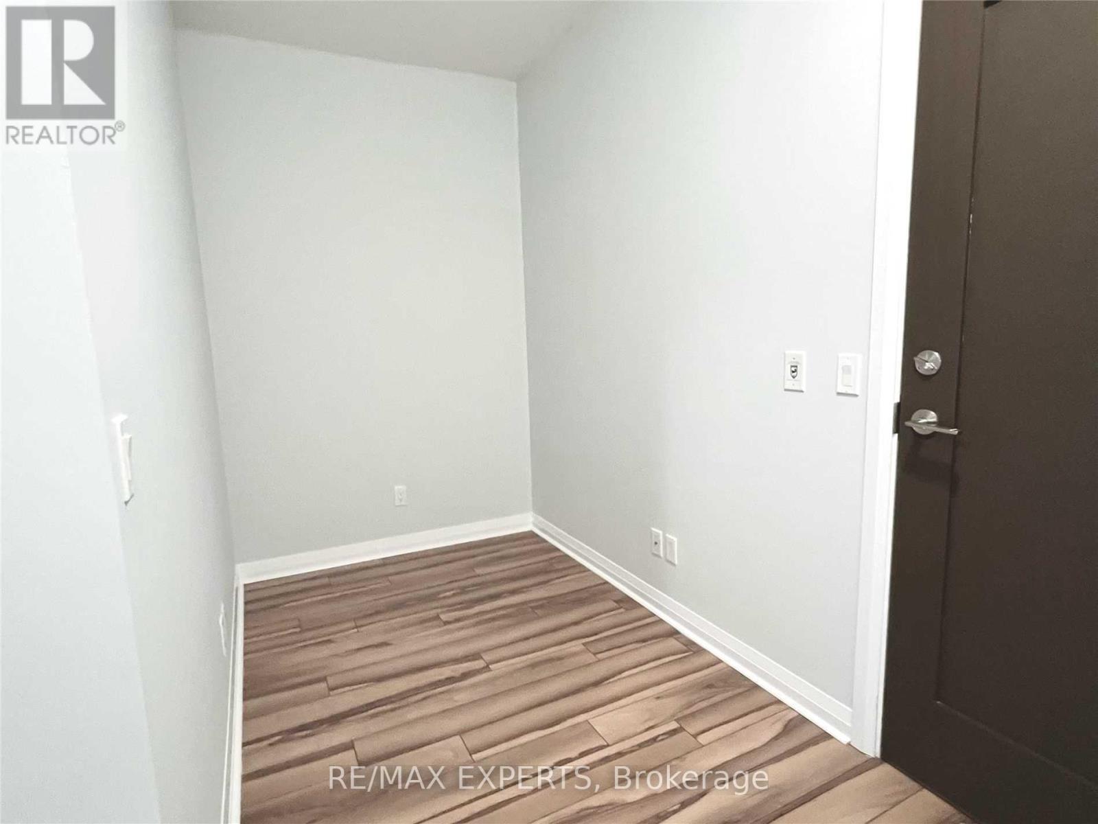 1005 - 75 Eglinton Avenue W, Mississauga, Ontario  L5R 0E5 - Photo 10 - W13676222