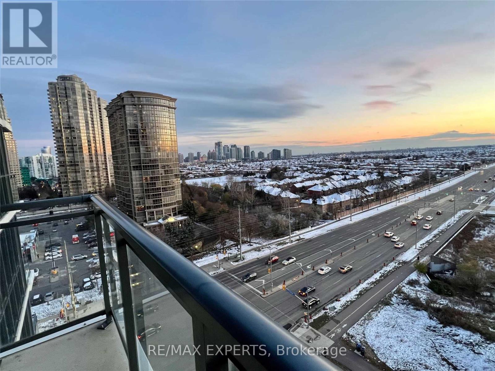 1005 - 75 Eglinton Avenue W, Mississauga, Ontario  L5R 0E5 - Photo 13 - W13676222