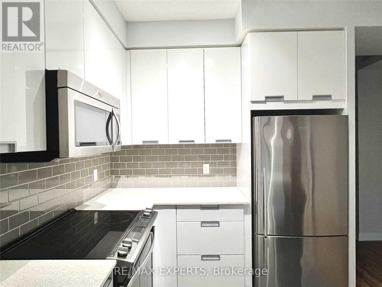 1005 - 75 Eglinton Avenue W, Mississauga, Ontario  L5R 0E5 - Photo 4 - W13676222