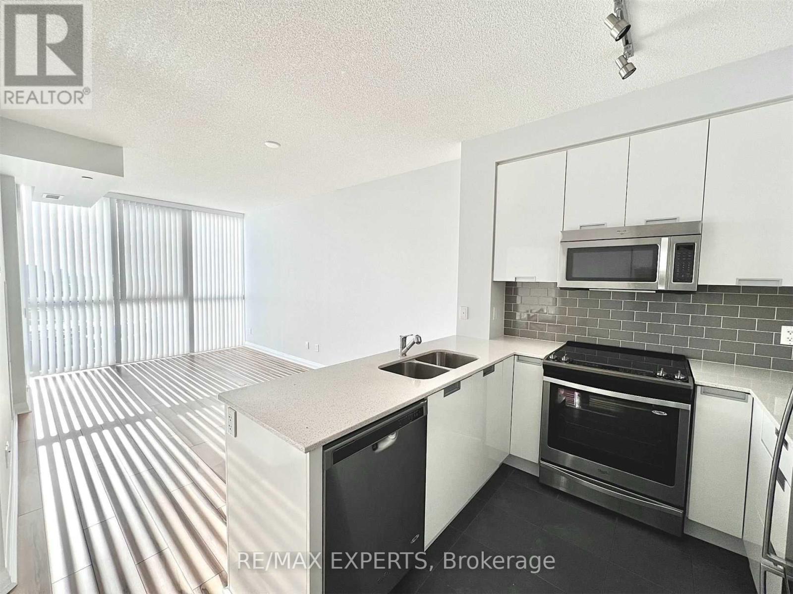 1005 - 75 Eglinton Avenue W, Mississauga, Ontario  L5R 0E5 - Photo 5 - W13676222