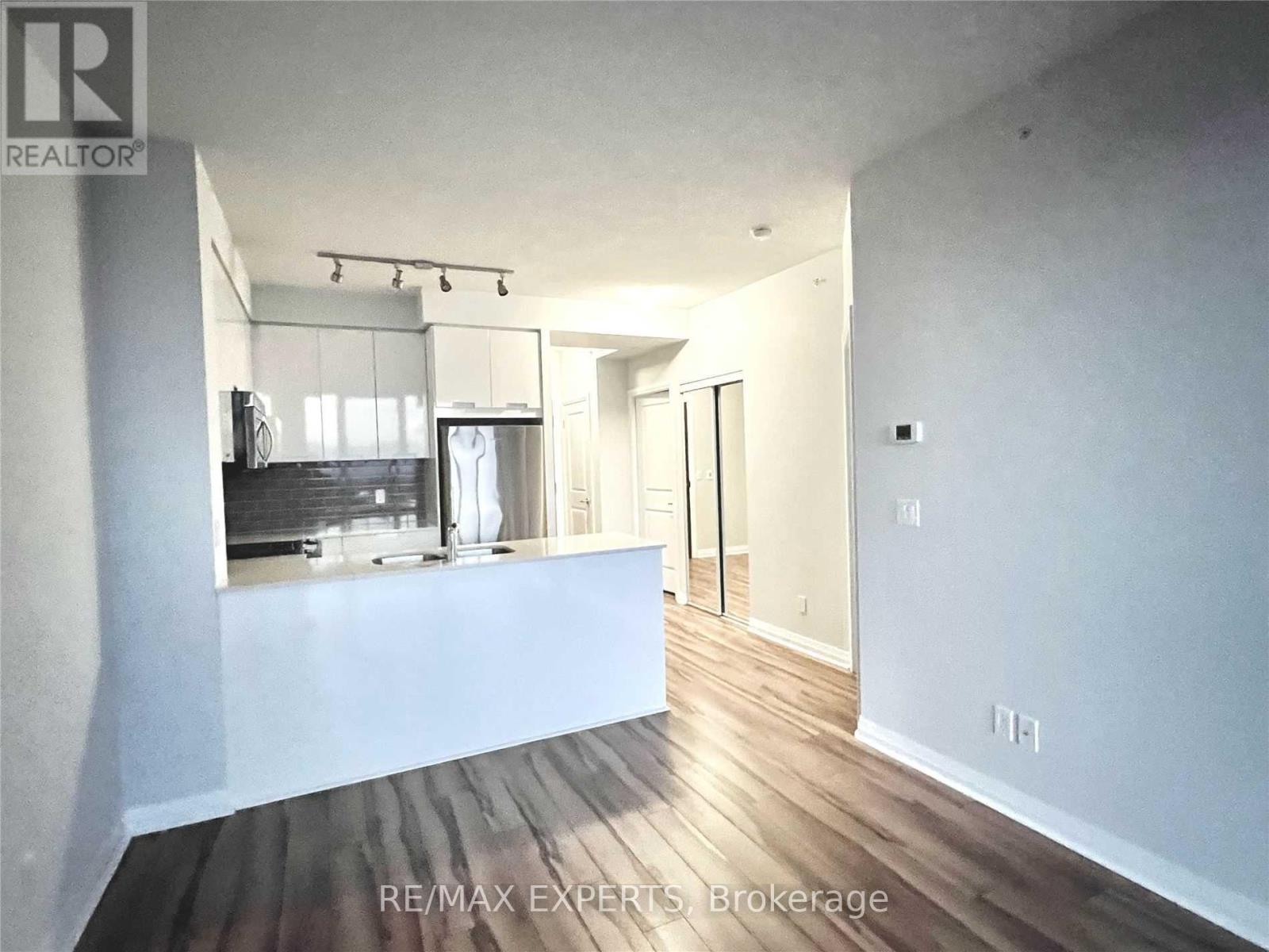 1005 - 75 Eglinton Avenue W, Mississauga, Ontario  L5R 0E5 - Photo 7 - W13676222