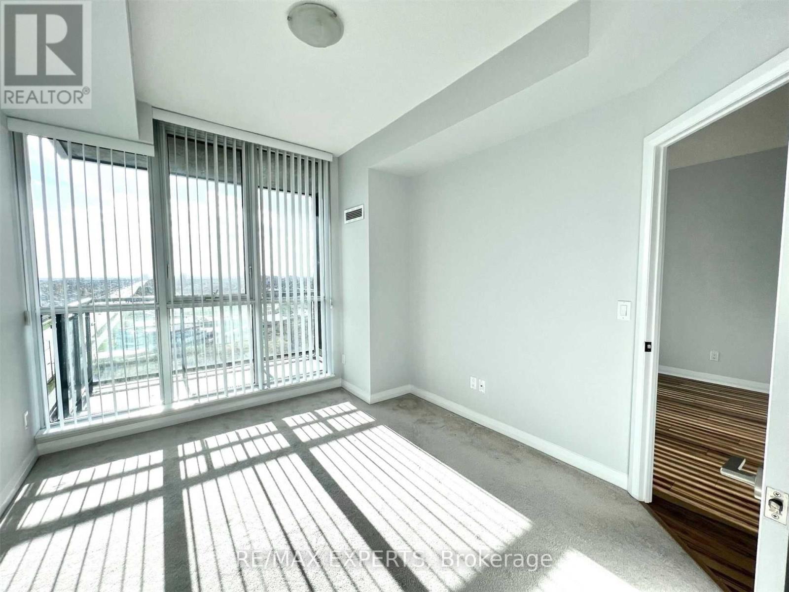 1005 - 75 Eglinton Avenue W, Mississauga, Ontario  L5R 0E5 - Photo 8 - W13676222