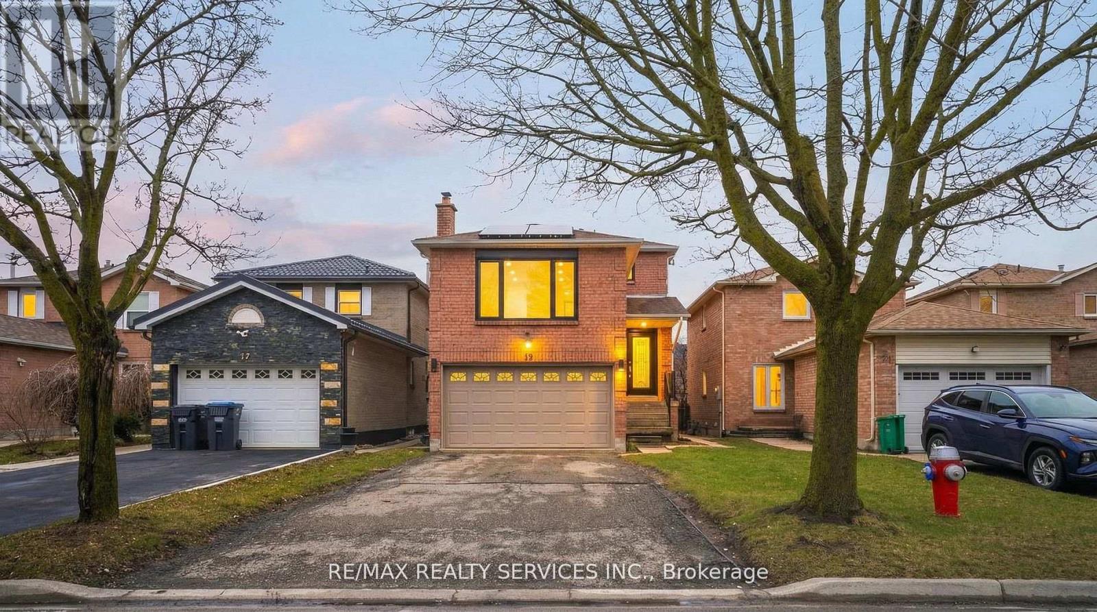 19 WAYNE NICOL DRIVE, Brampton, Ontario