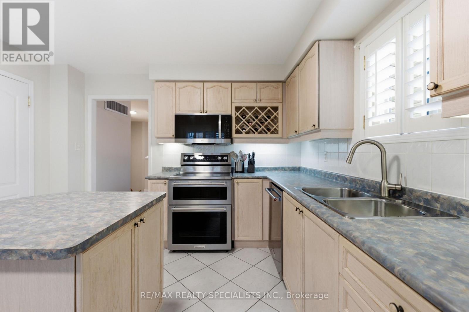 192 Van Scott Drive, Brampton, Ontario  L7A 1V8 - Photo 11 - W13676246