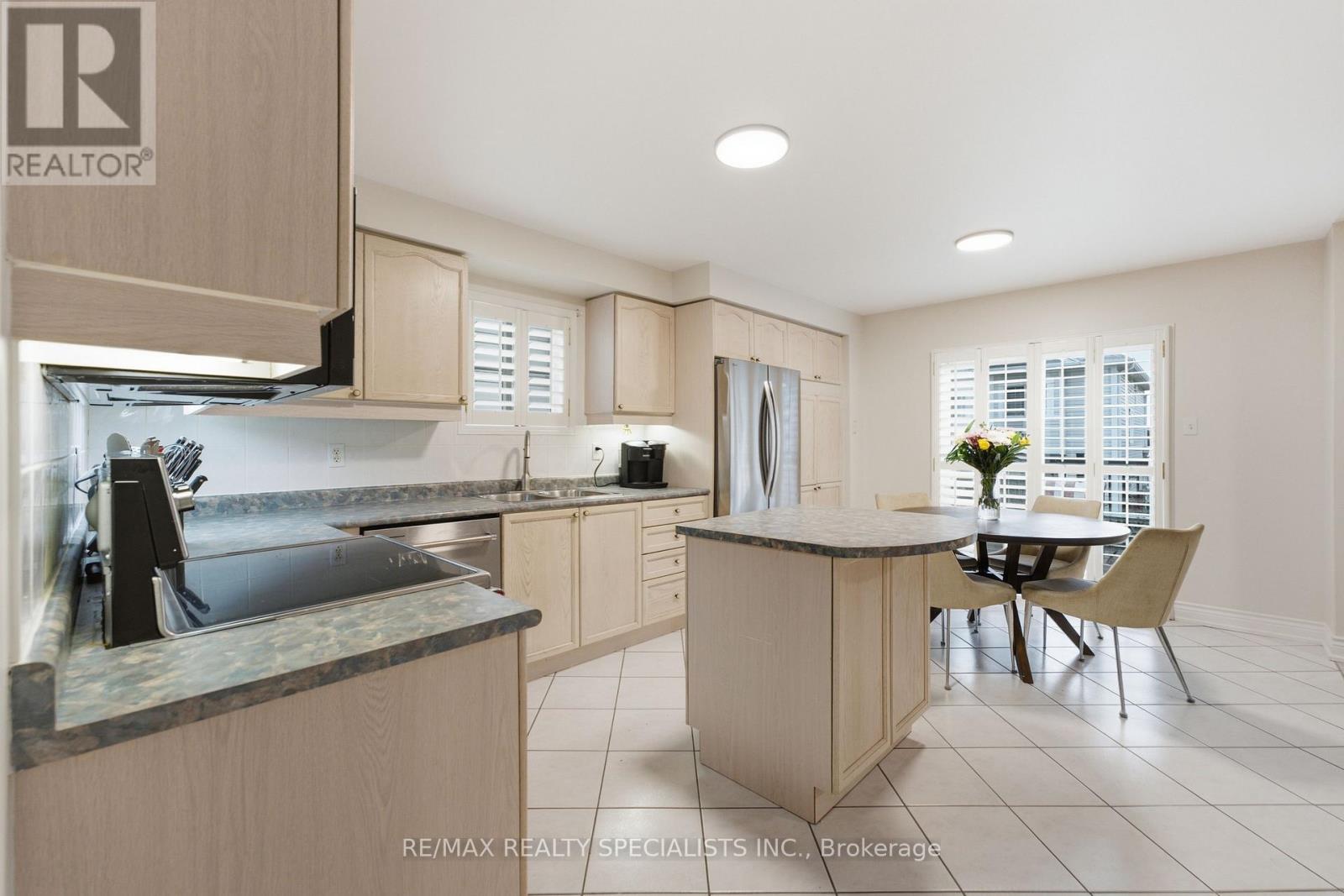 192 Van Scott Drive, Brampton, Ontario  L7A 1V8 - Photo 6 - W13676246