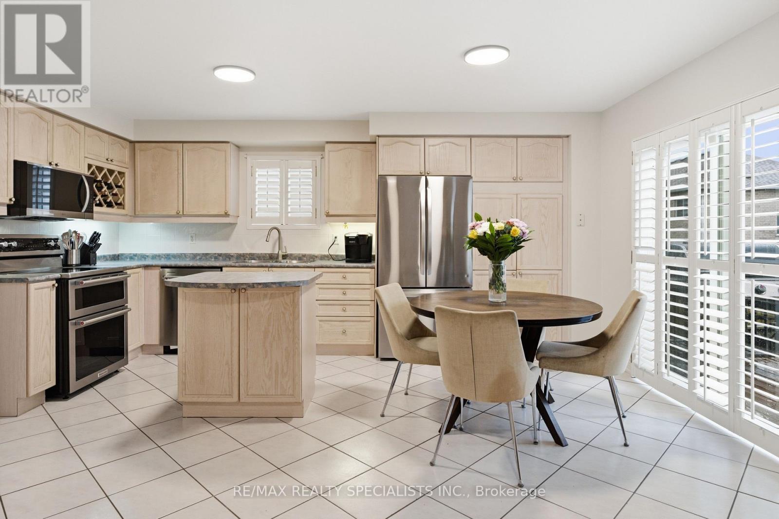 192 Van Scott Drive, Brampton, Ontario  L7A 1V8 - Photo 7 - W13676246