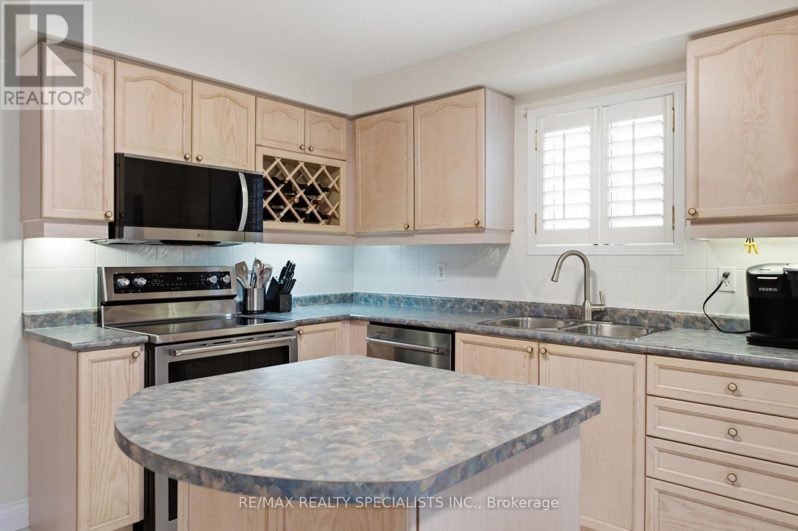192 Van Scott Drive, Brampton, Ontario  L7A 1V8 - Photo 8 - W13676246