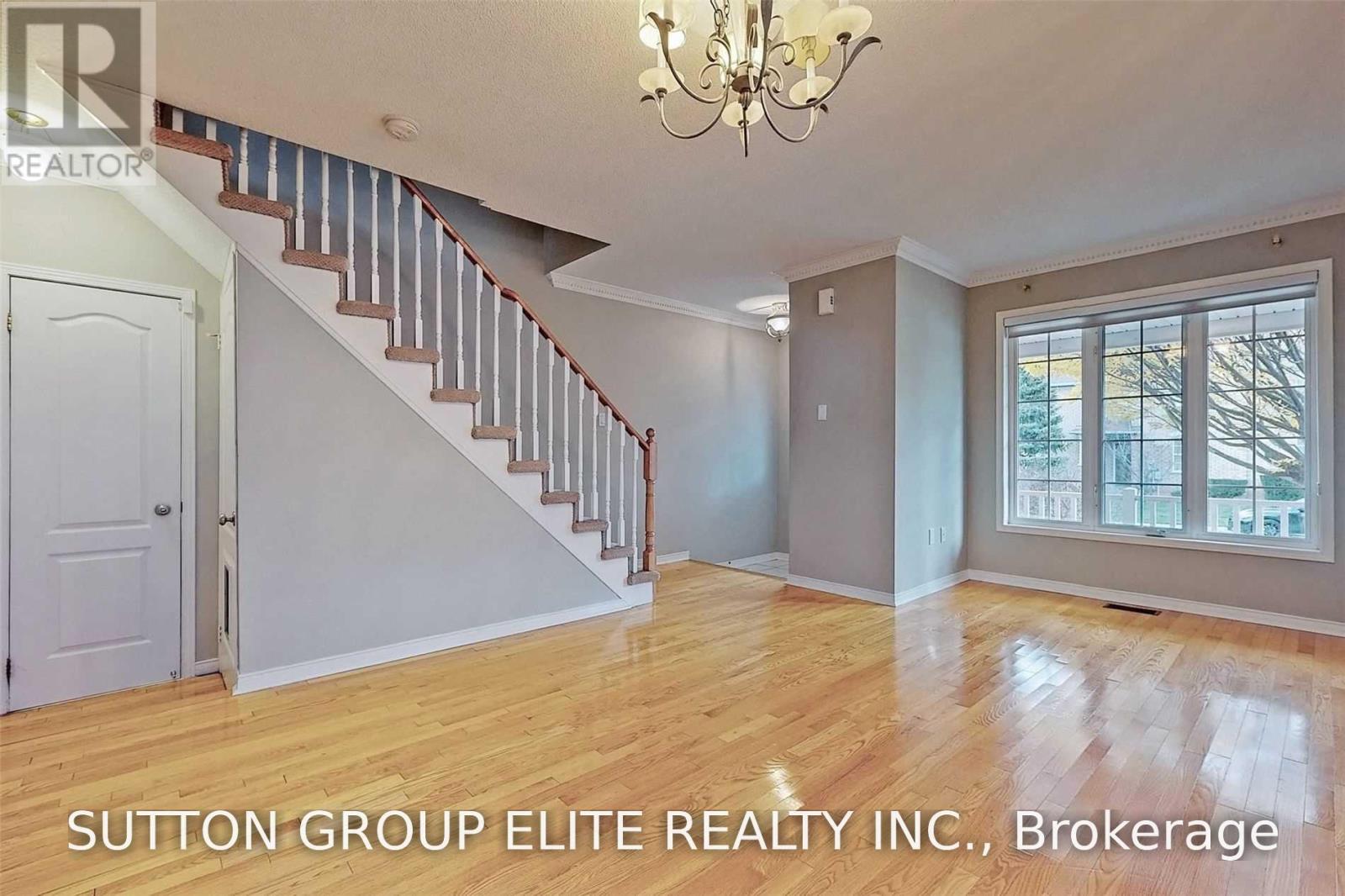 2485 Bankside Drive, Mississauga, Ontario  L5M 6E4 - Photo 3 - W13676262