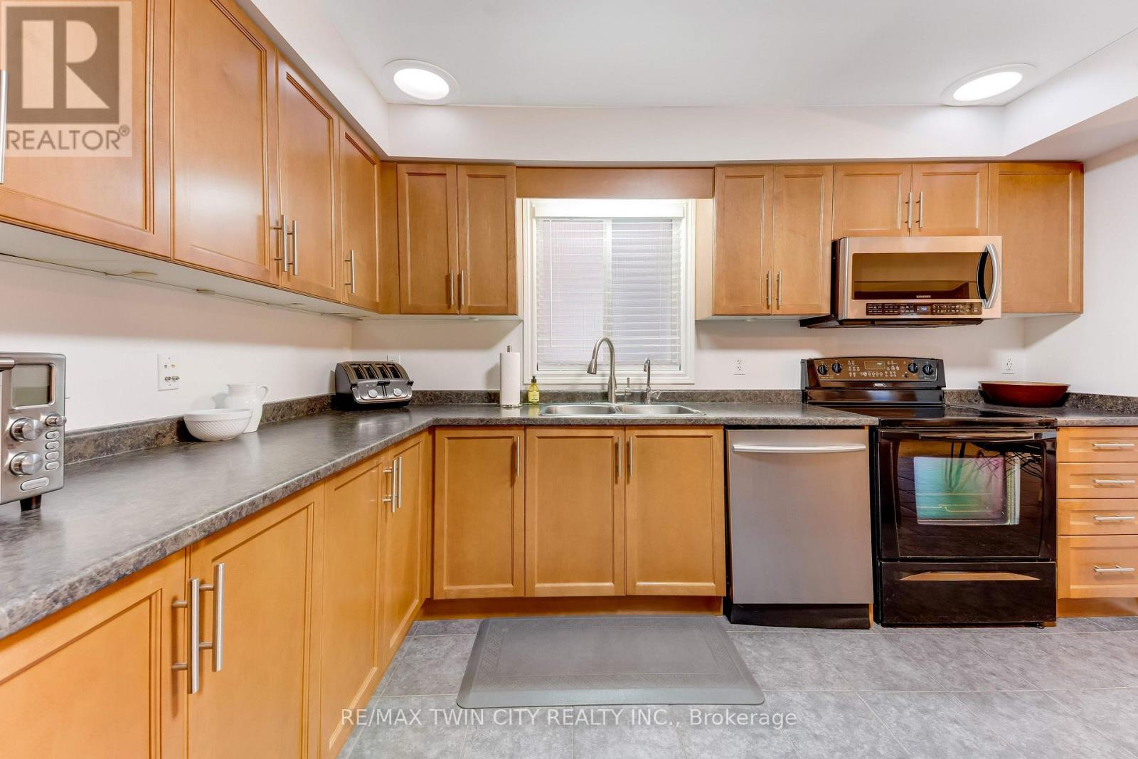 143 Riehm Street, Kitchener, Ontario  N2E 4L3 - Photo 12 - X13676082