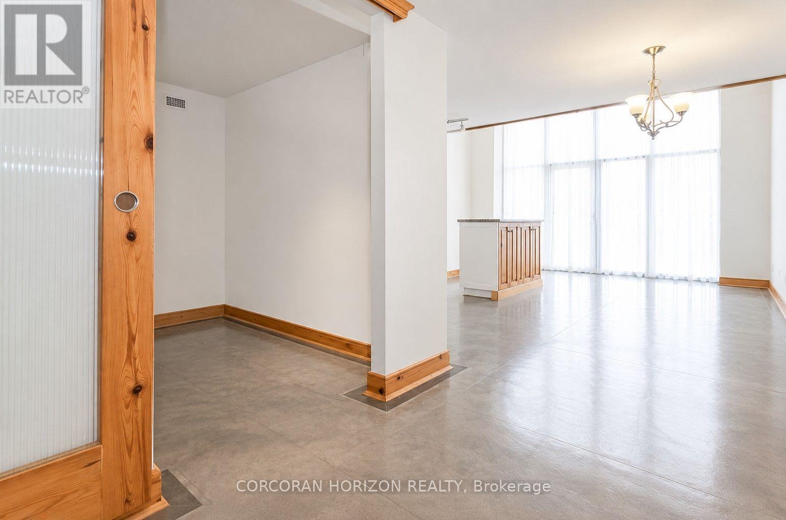 305 - 5 Father David Bauer Drive, Waterloo, Ontario  N2L 6M2 - Photo 4 - X13676186
