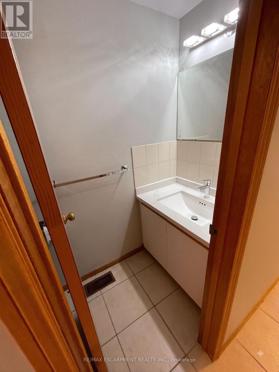 29 East 23rd Street, Hamilton, Ontario  L8V 2W5 - Photo 3 - X13676206