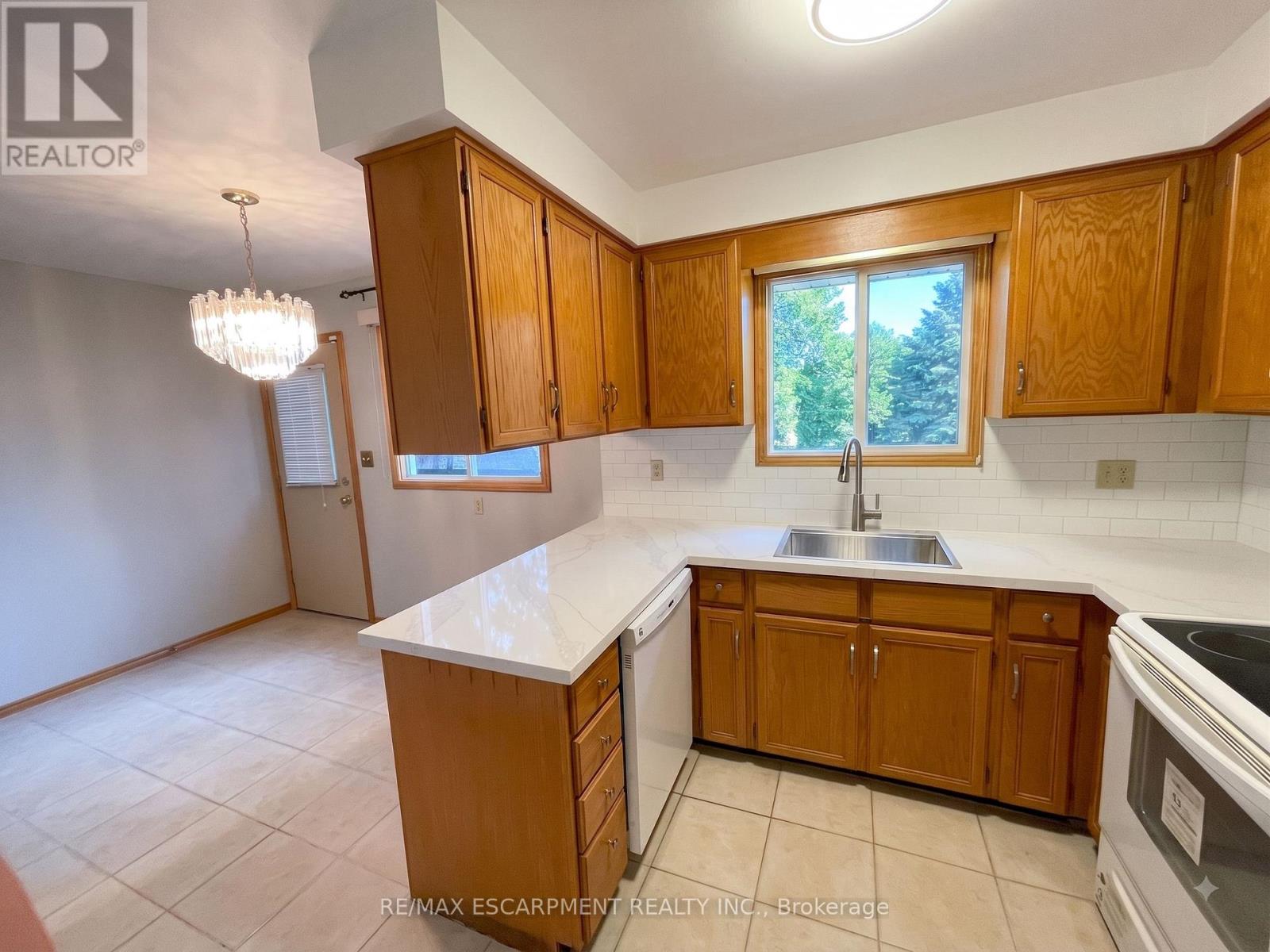 29 East 23rd Street, Hamilton, Ontario  L8V 2W5 - Photo 8 - X13676206