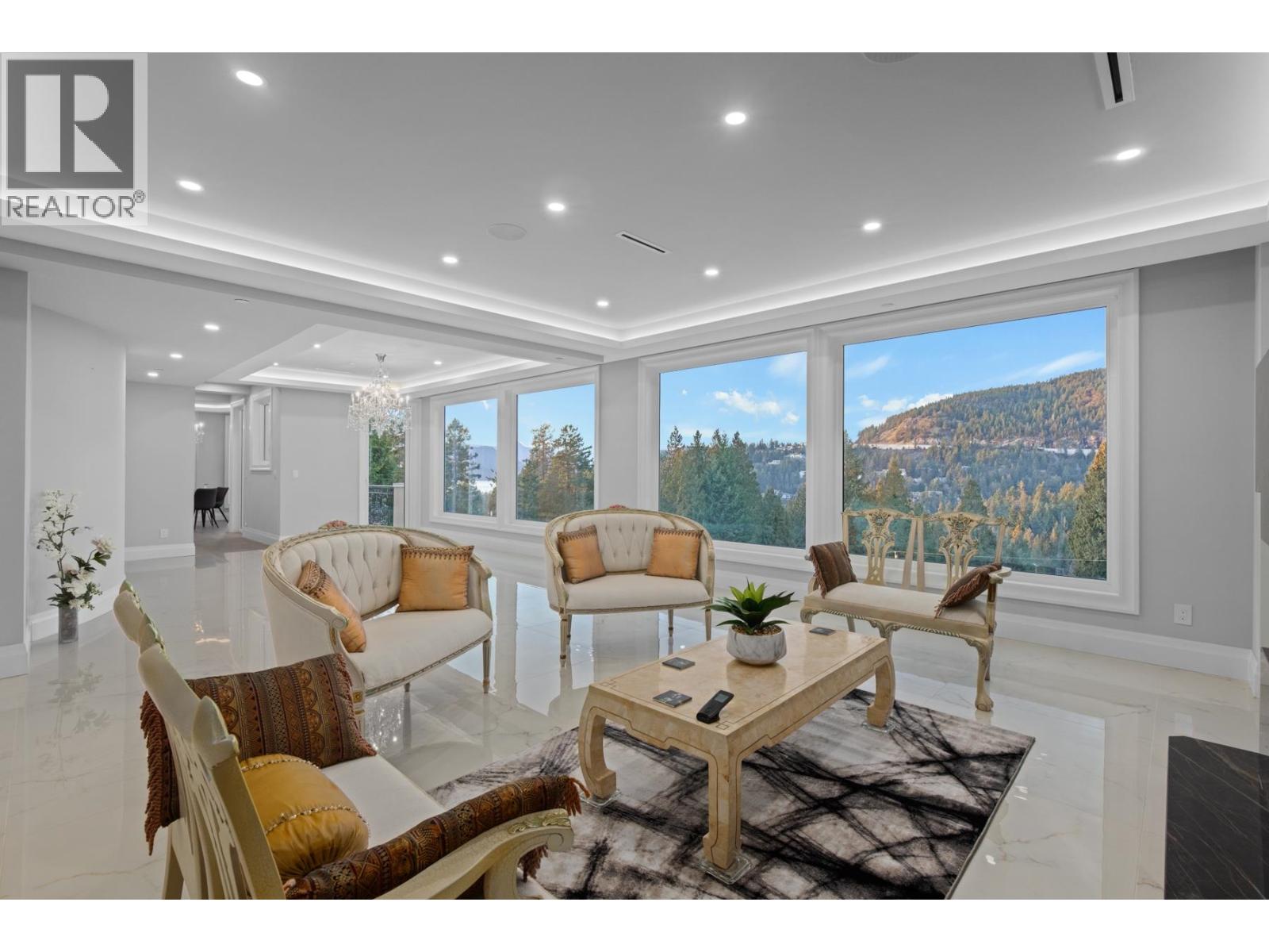 5417 Greentree Road, West Vancouver, British Columbia  V7W 1N3 - Photo 3 - R3154296