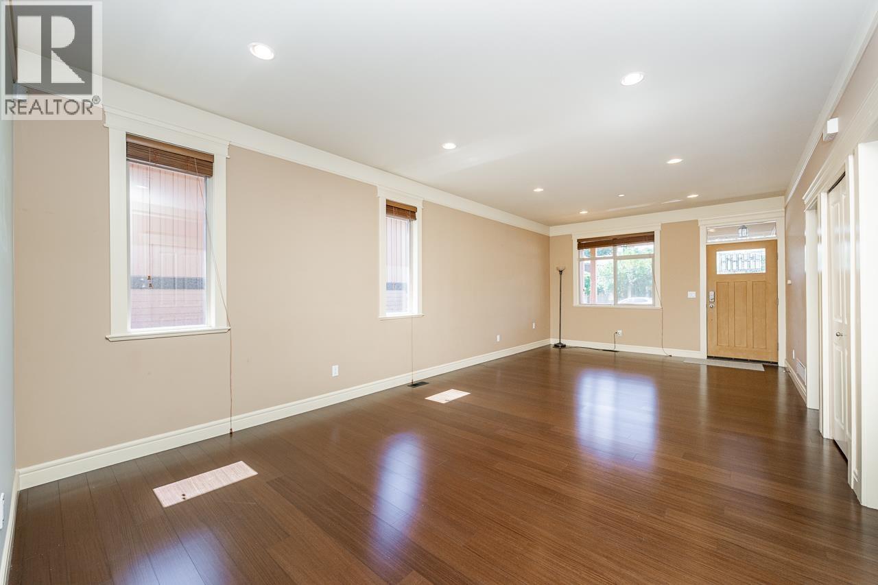 1216 Nanaimo Street, New Westminster, British Columbia  V3M 2E9 - Photo 3 - R3139395