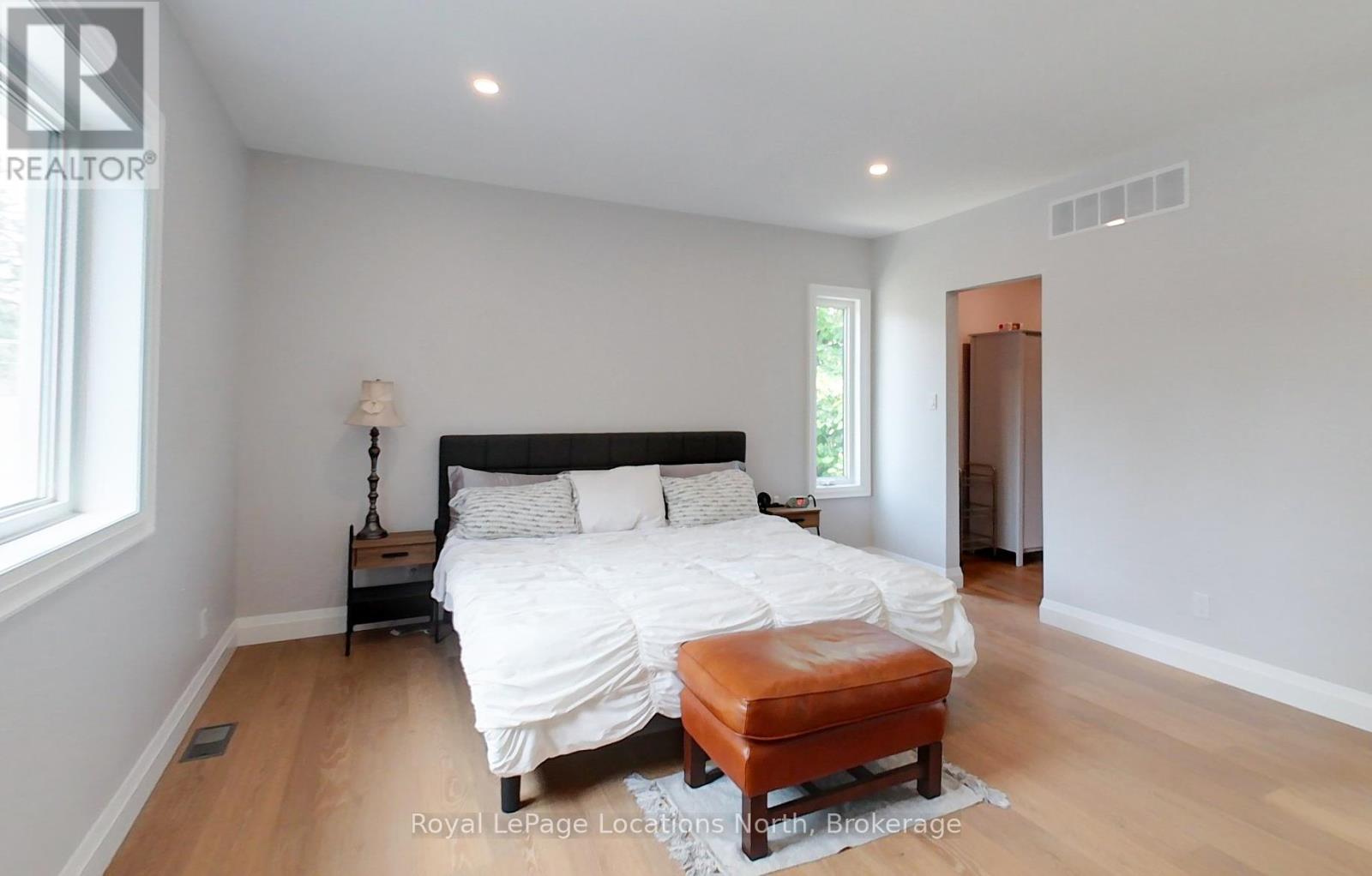 245 Jane Street, Clearview, Ontario  L0M 1S0 - Photo 34 - S13532262