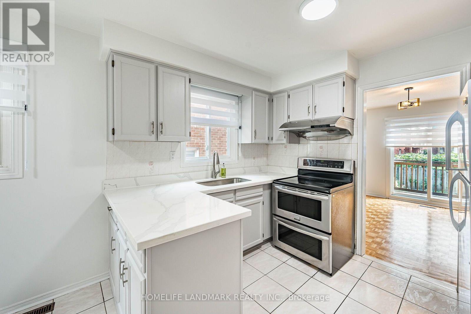 62 Danjohn Crescent, Toronto, Ontario  M1V 3N4 - Photo 14 - E13672854
