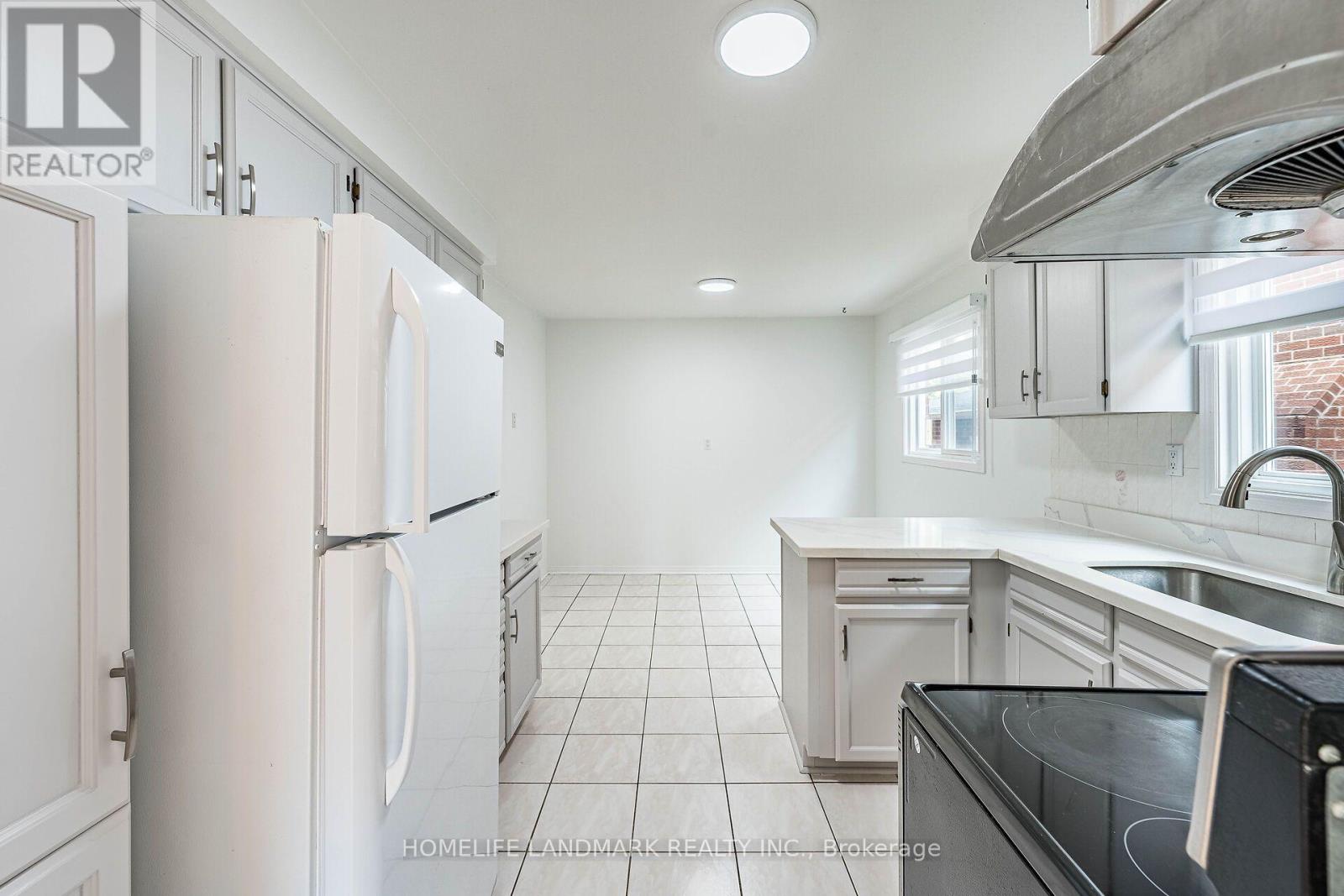 62 Danjohn Crescent, Toronto, Ontario  M1V 3N4 - Photo 12 - E13672854
