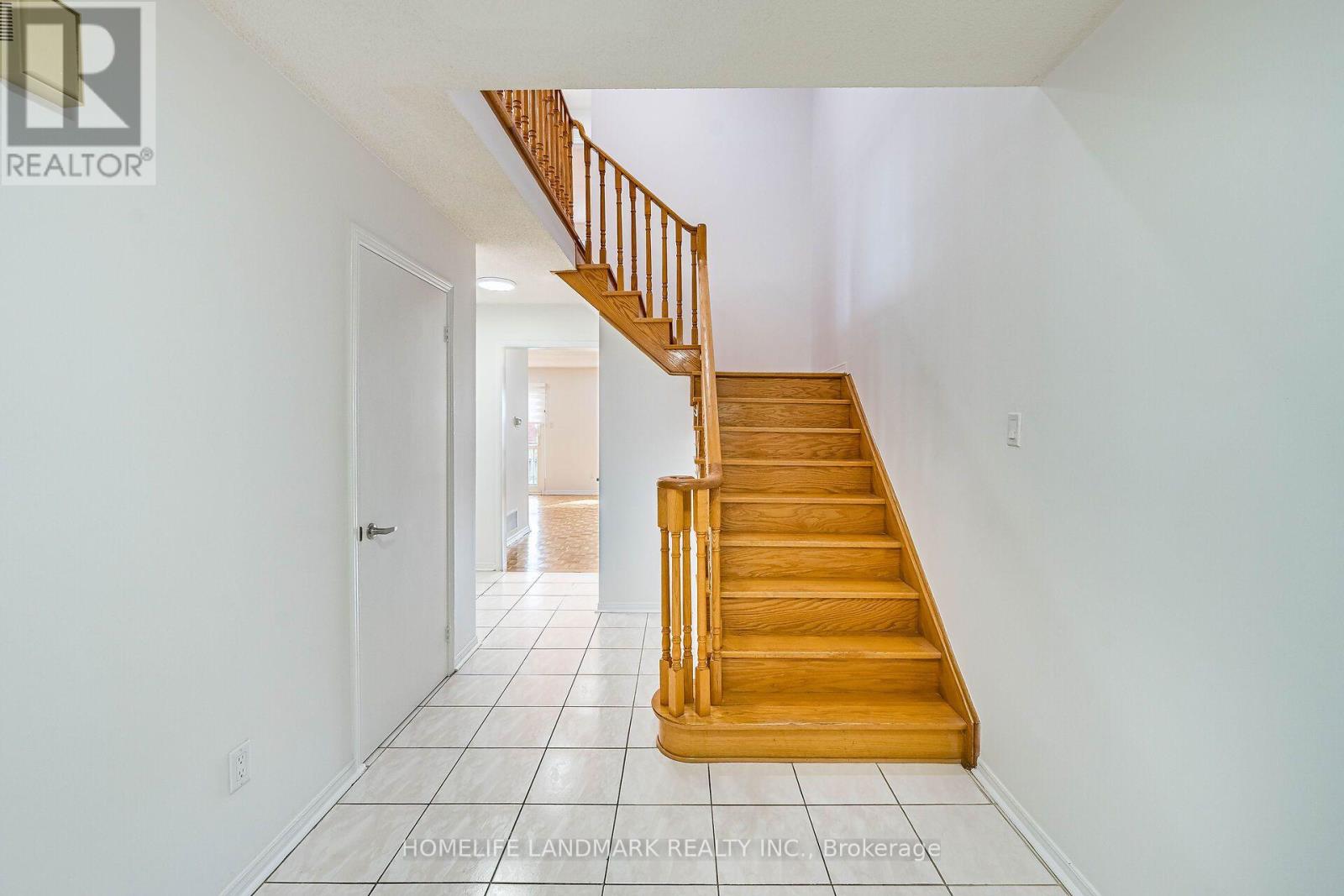 62 Danjohn Crescent, Toronto, Ontario  M1V 3N4 - Photo 5 - E13672854