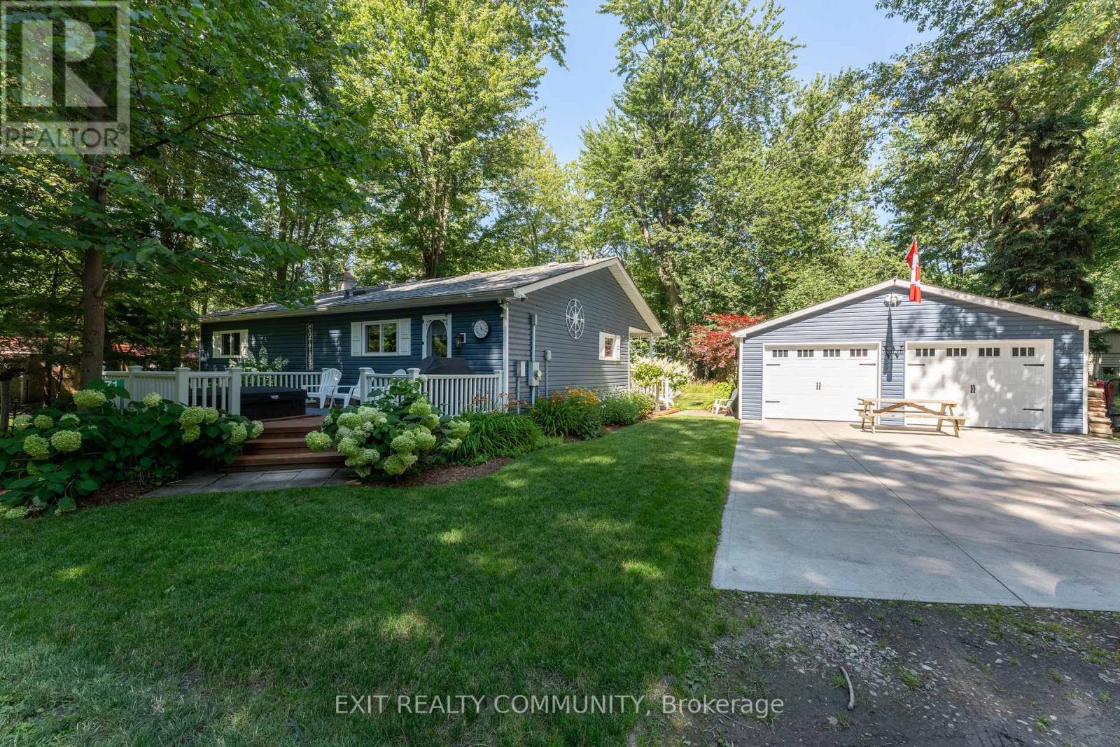 9871 Phoebe Lane N, Lambton Shores, Ontario  N0N 1J2 - Photo 2 - X13676420