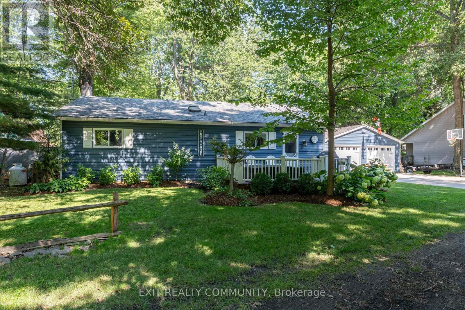 9871 Phoebe Lane N, Lambton Shores, Ontario  N0N 1J2 - Photo 3 - X13676420