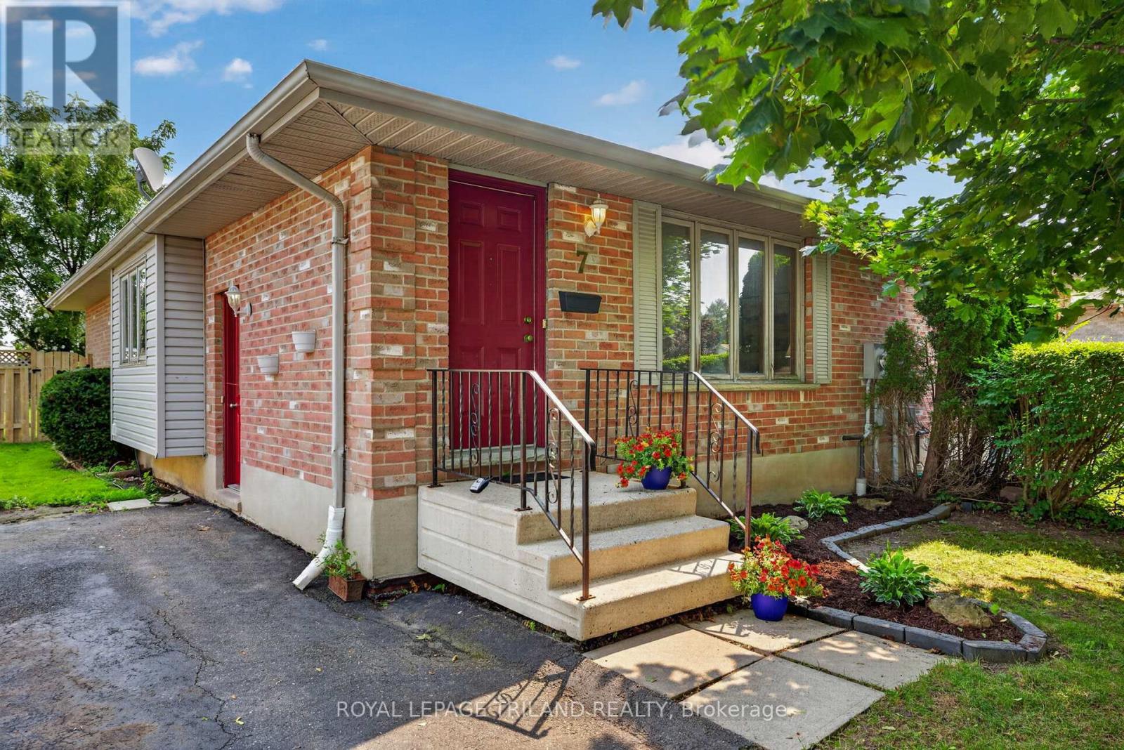 7 FANJOY DRIVE, St. Thomas, Ontario