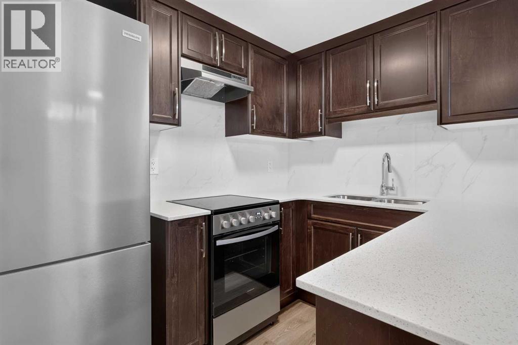 110 Yorkstone Villas SW, Calgary, Alberta  T2X 6J7 - Photo 34 - A2334118