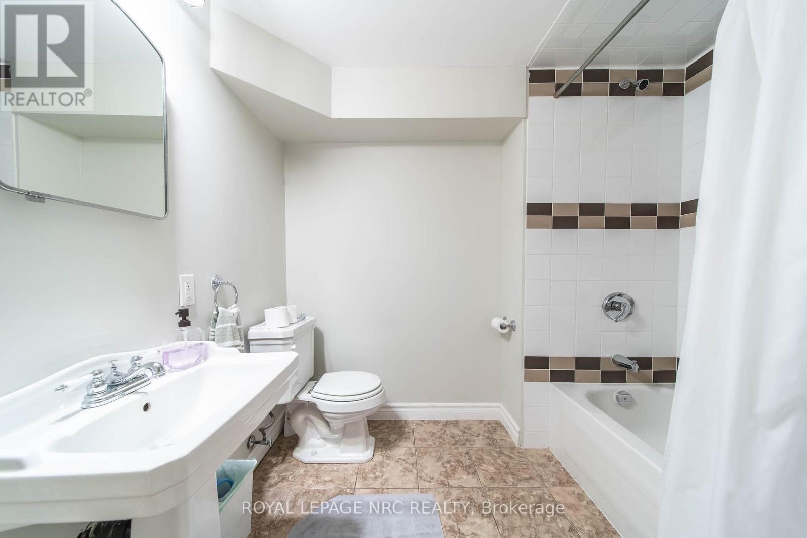 6954 Coach Drive, Niagara Falls, Ontario  L2G 2J1 - Photo 16 - X13676456