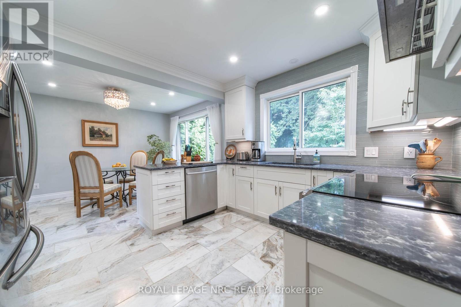 6954 Coach Drive, Niagara Falls, Ontario  L2G 2J1 - Photo 5 - X13676456