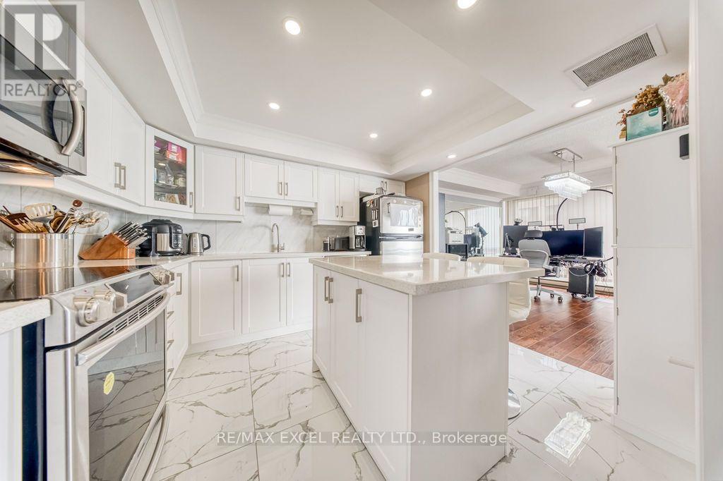 3403 - 65 Harbour Square, Toronto, Ontario  M5J 2L4 - Photo 15 - C13676328