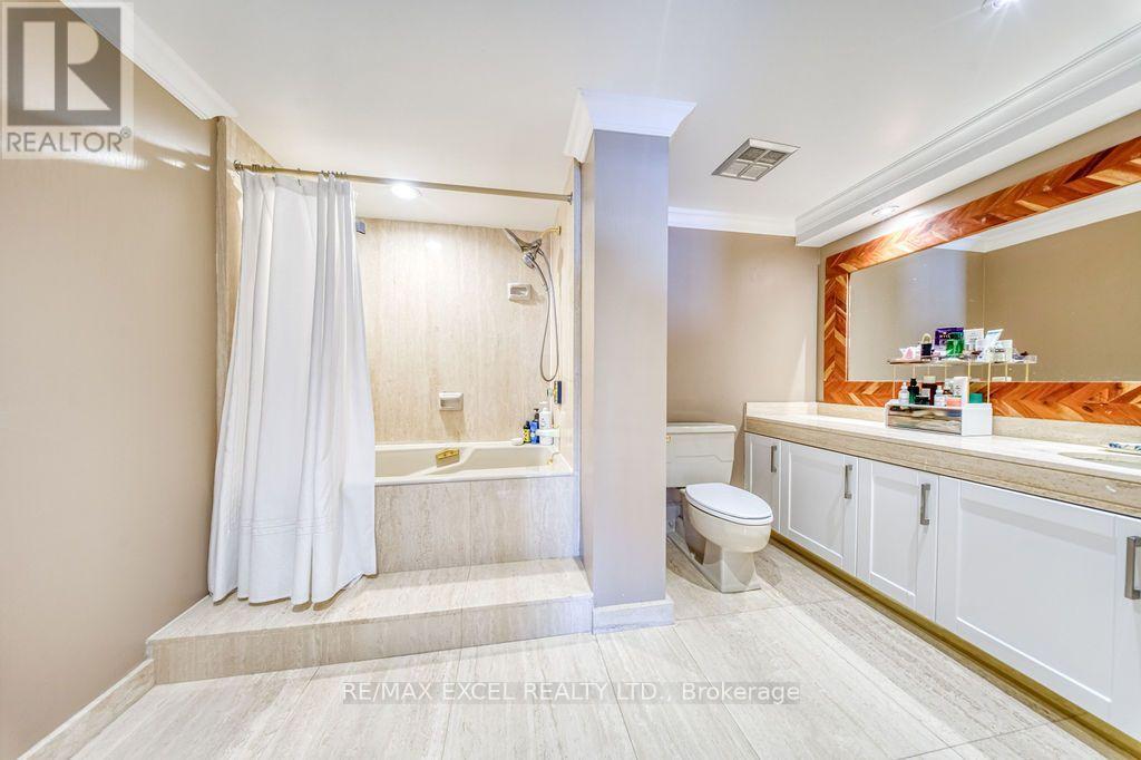 3403 - 65 Harbour Square, Toronto, Ontario  M5J 2L4 - Photo 21 - C13676328