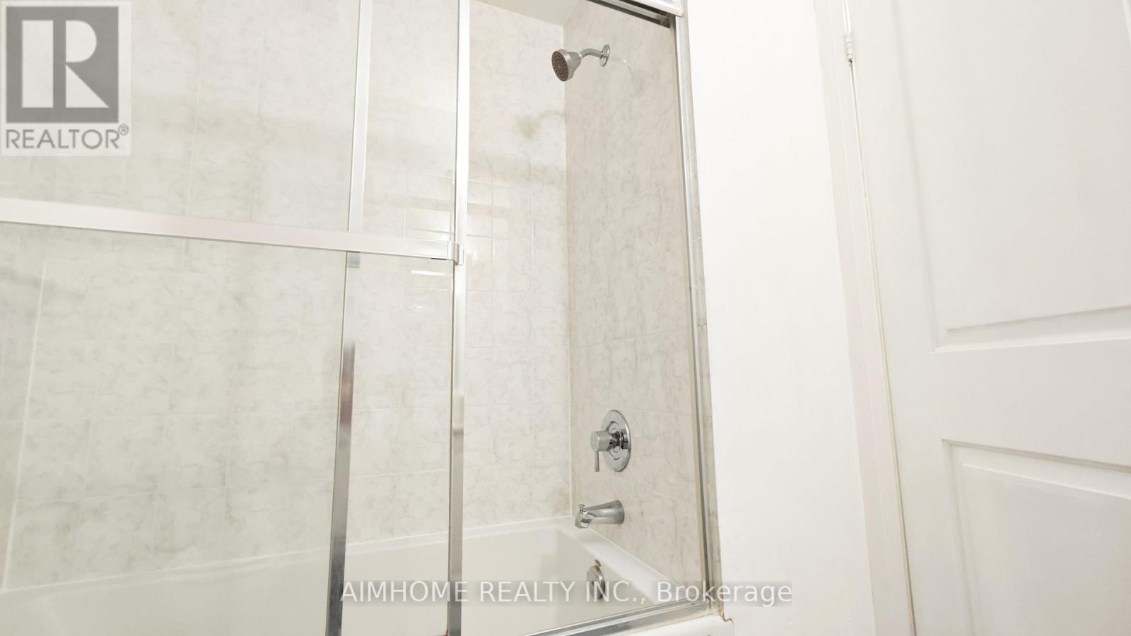 40 Raffeix Lane, Toronto, Ontario  M5A 0G5 - Photo 10 - C13676344