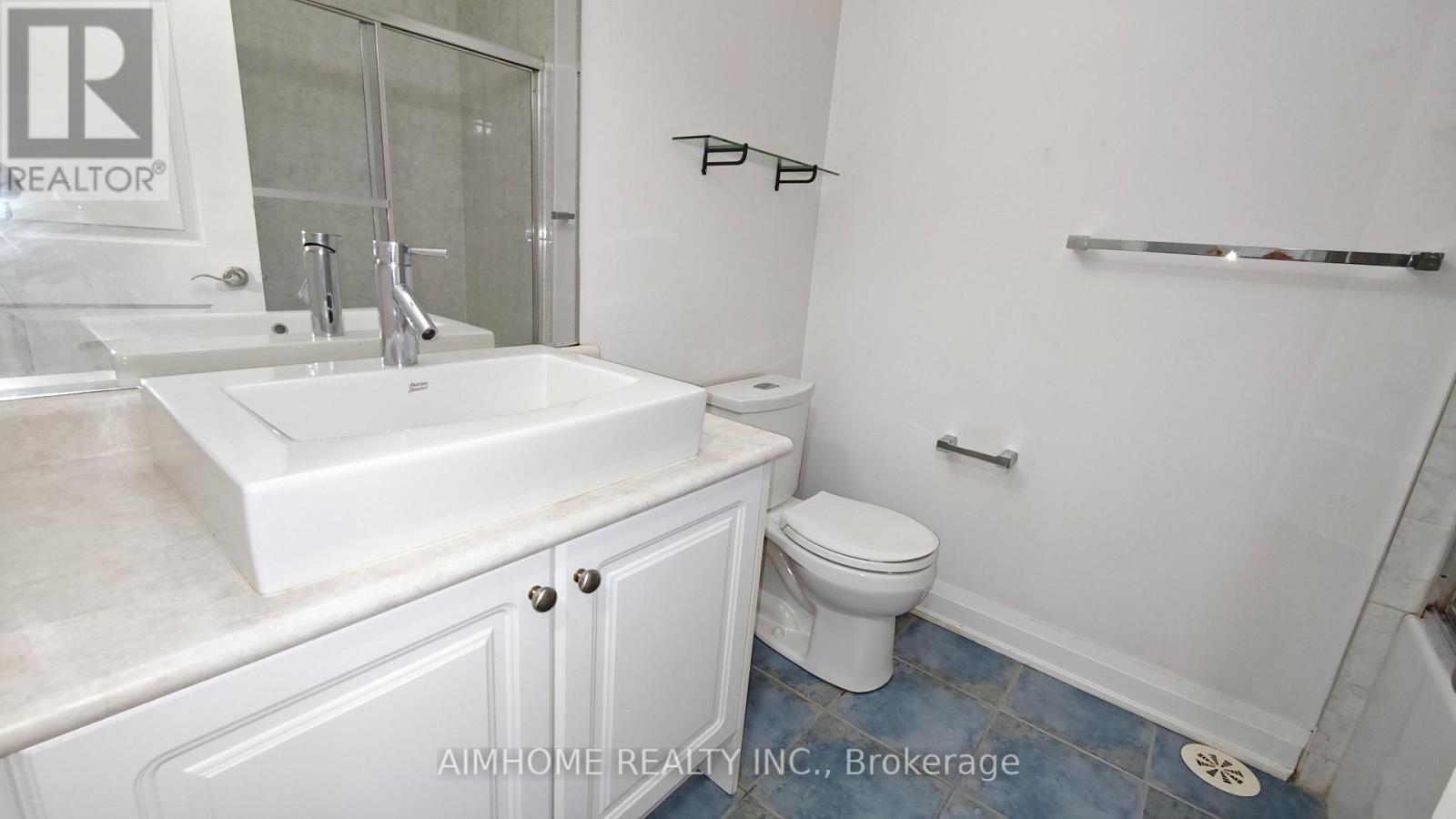 40 Raffeix Lane, Toronto, Ontario  M5A 0G5 - Photo 12 - C13676344