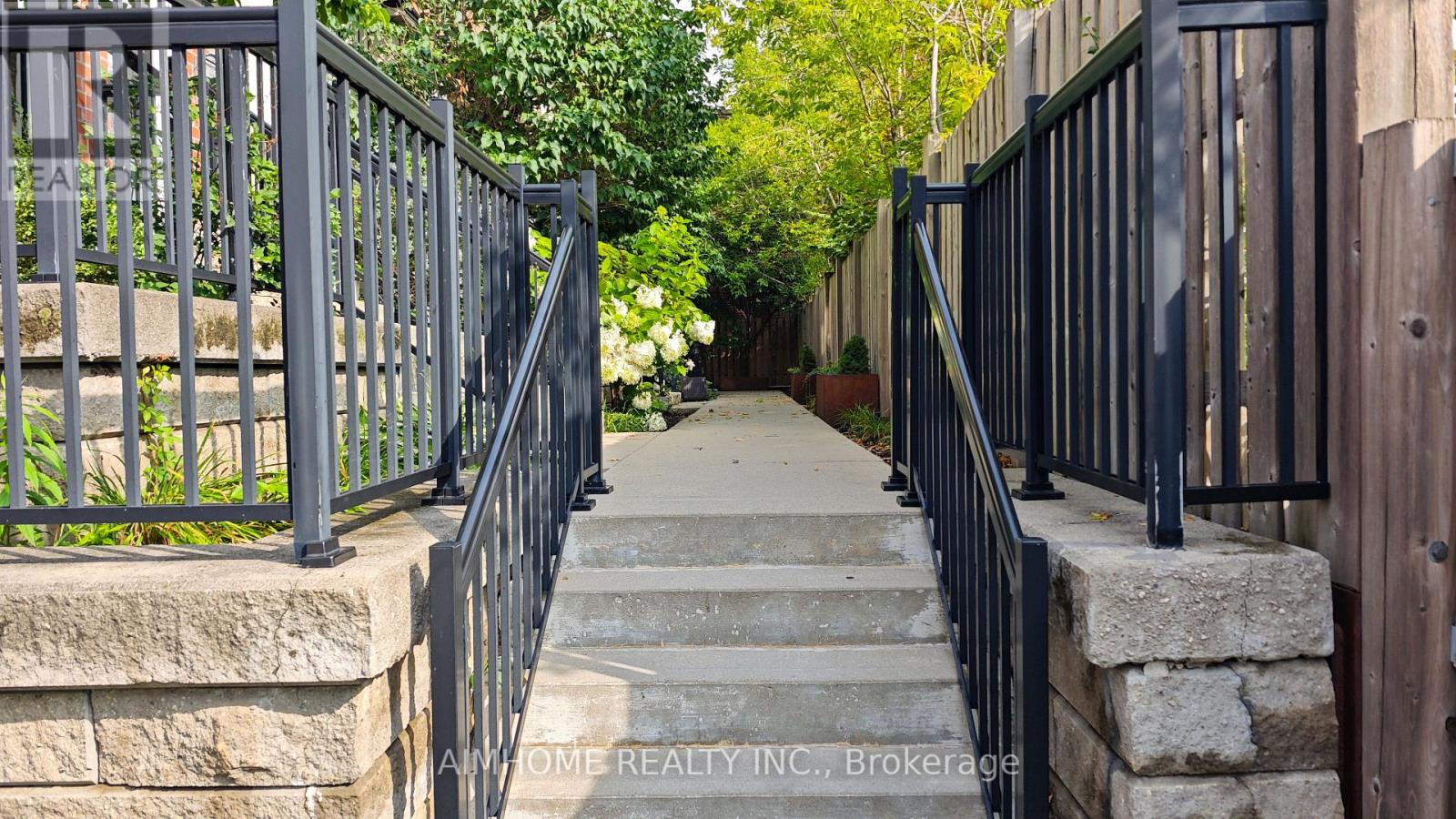40 Raffeix Lane, Toronto, Ontario  M5A 0G5 - Photo 20 - C13676344
