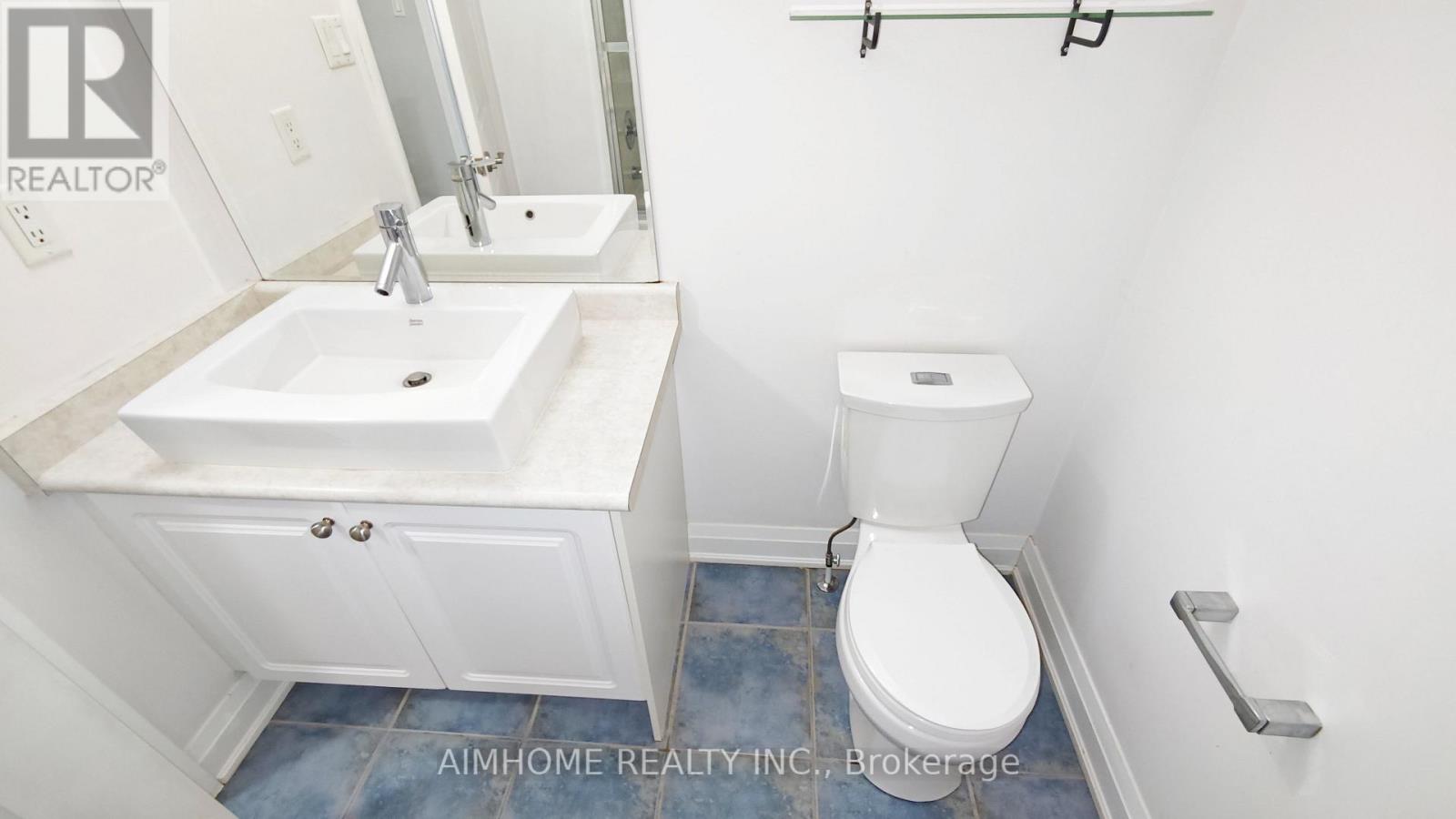 40 Raffeix Lane, Toronto, Ontario  M5A 0G5 - Photo 9 - C13676344