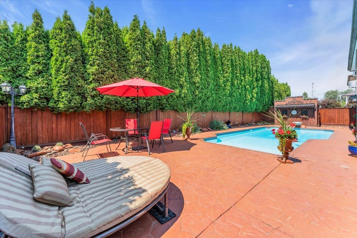 5955 189a Street, Surrey, British Columbia  V3S 7W5 - Photo 2 - R3155815