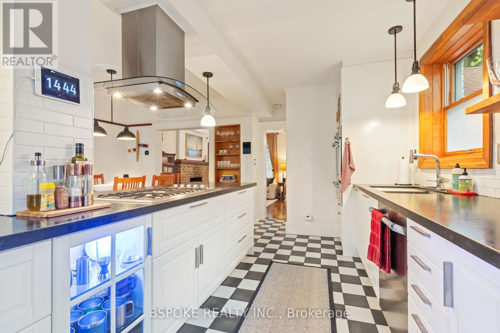 126 Oakcrest Avenue, Toronto, Ontario  M4C 1B9 - Photo 13 - E13676330