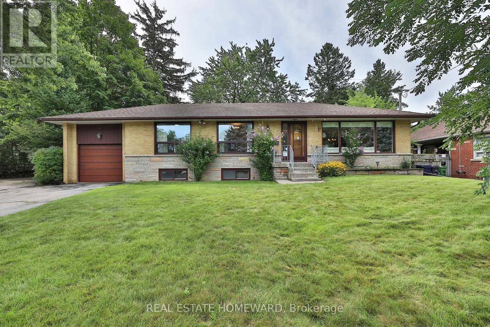 71 GATESVIEW AVENUE, Toronto, Ontario