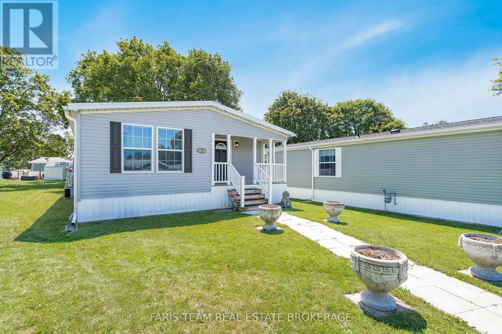 37 HAWTHORNE DRIVE, Innisfil, Ontario