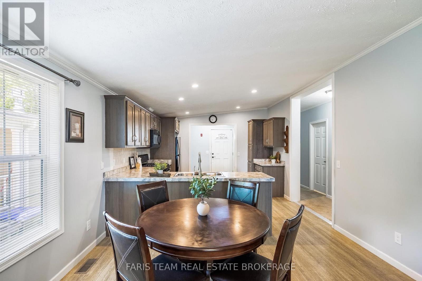 37 Hawthorne Drive, Innisfil, Ontario  L9S 1P1 - Photo 11 - N13676338