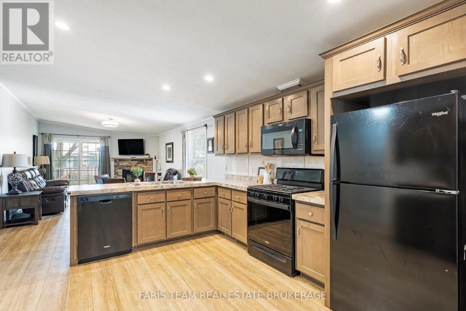 37 Hawthorne Drive, Innisfil, Ontario  L9S 1P1 - Photo 6 - N13676338
