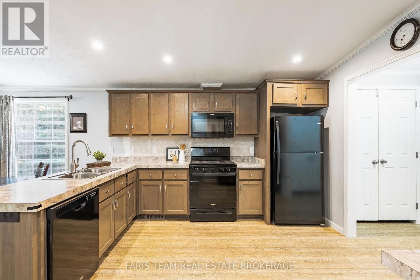 37 Hawthorne Drive, Innisfil, Ontario  L9S 1P1 - Photo 7 - N13676338