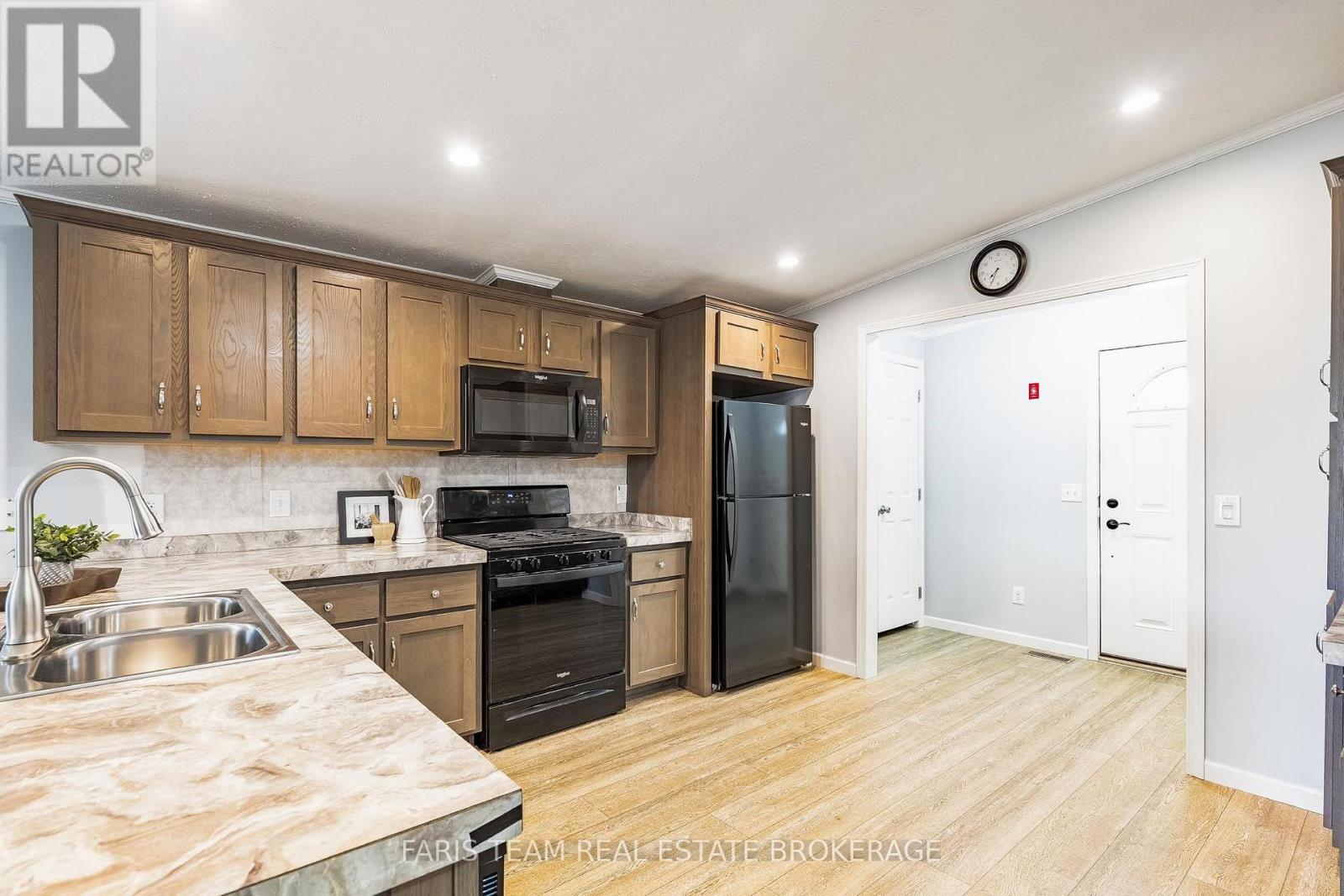 37 Hawthorne Drive, Innisfil, Ontario  L9S 1P1 - Photo 8 - N13676338