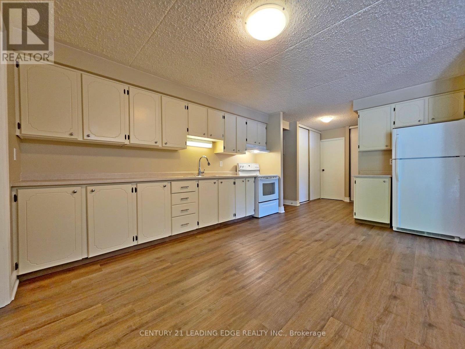 206 - 74 The Queensway S, Georgina, Ontario  L4P 1Z3 - Photo 11 - N13676374