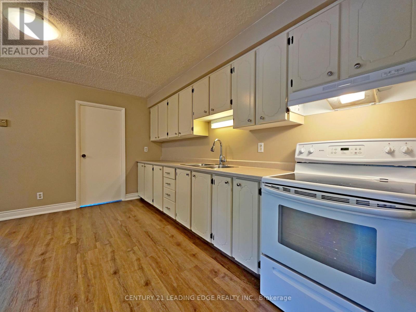 206 - 74 The Queensway S, Georgina, Ontario  L4P 1Z3 - Photo 12 - N13676374