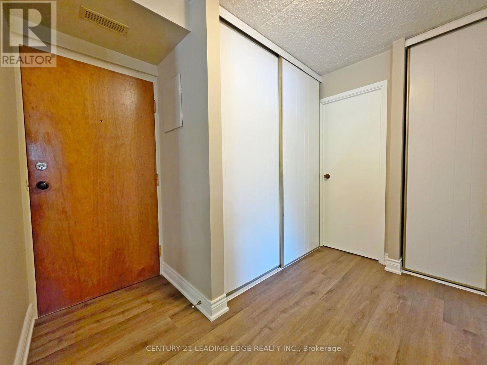 206 - 74 The Queensway S, Georgina, Ontario  L4P 1Z3 - Photo 7 - N13676374