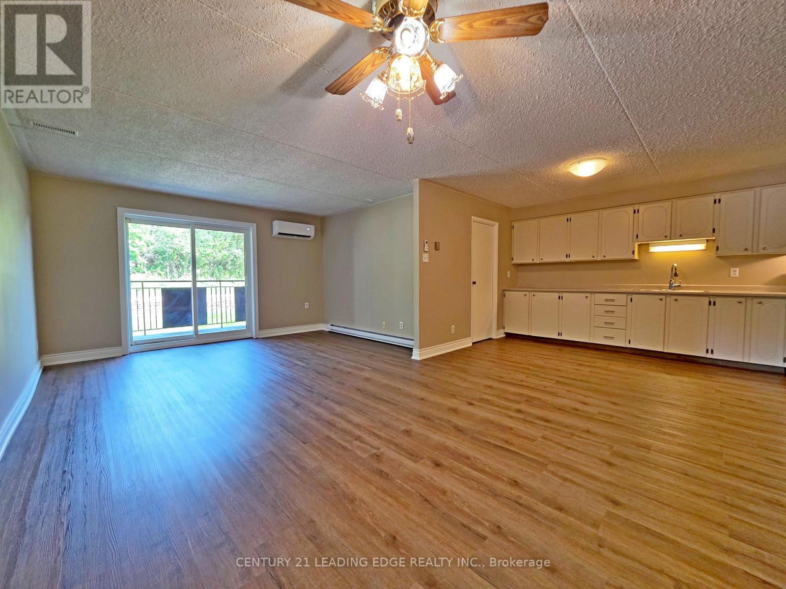 206 - 74 The Queensway S, Georgina, Ontario  L4P 1Z3 - Photo 8 - N13676374