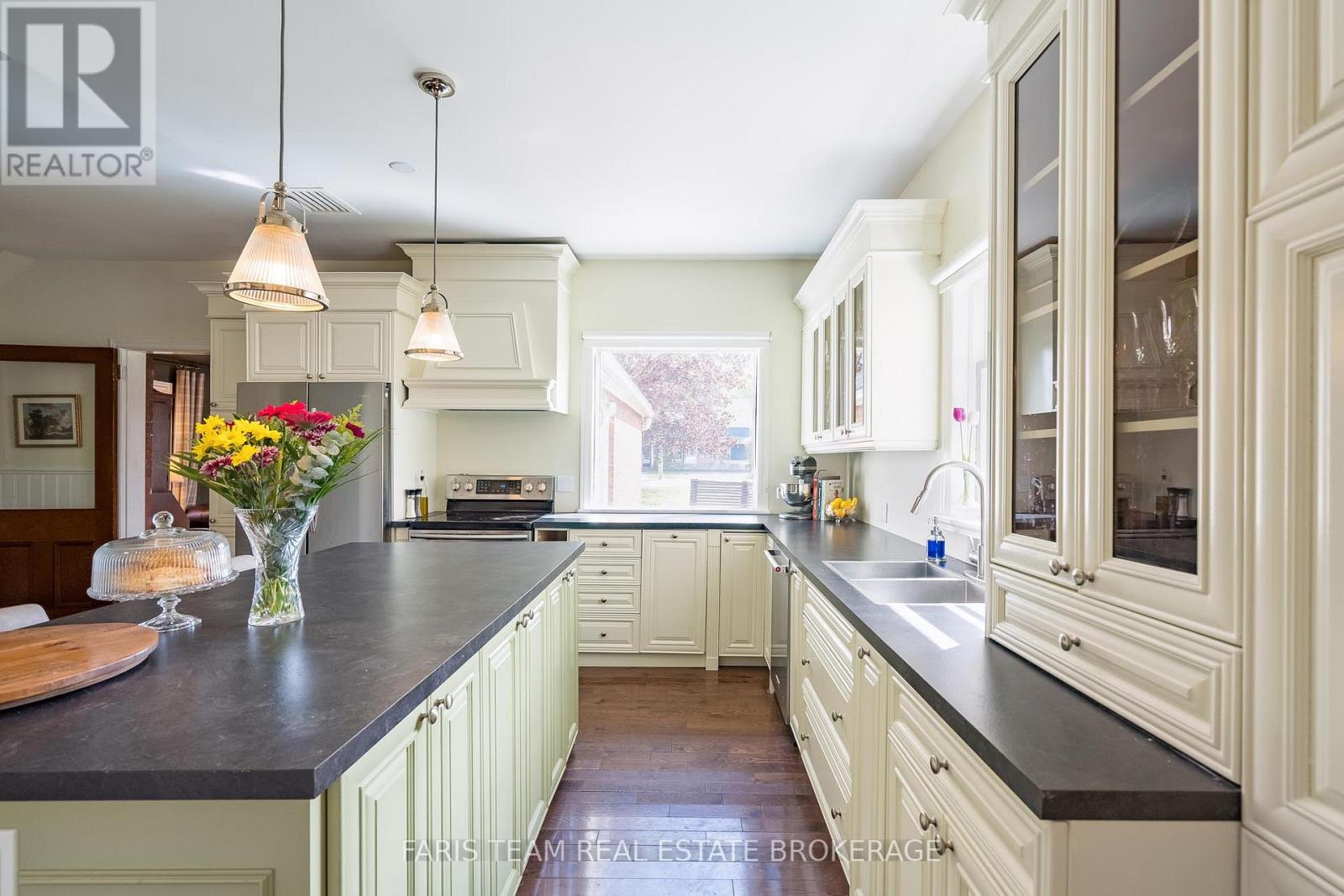 23 Yonge Street S, Springwater, Ontario  L0L 1P0 - Photo 6 - S13676444