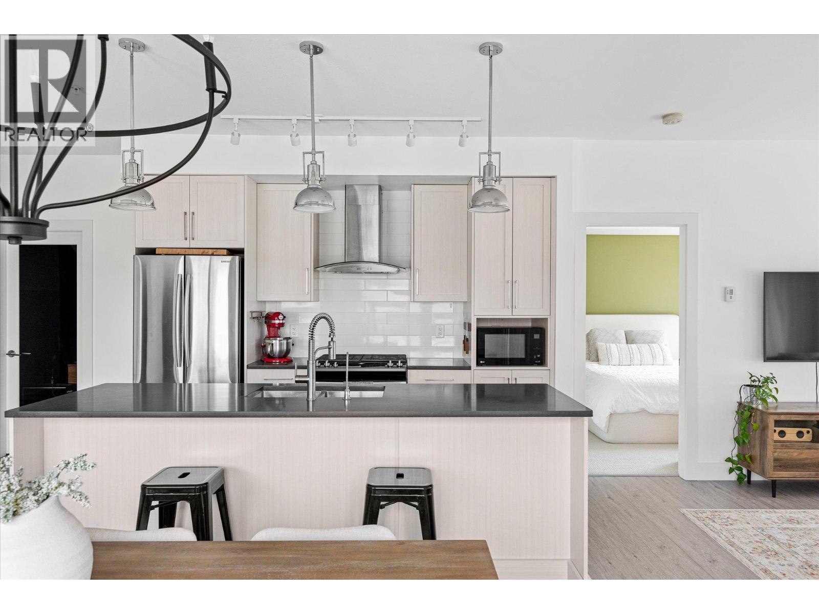 4380 Lakeshore Road Unit# 206, Kelowna, British Columbia  V1W 5N3 - Photo 2 - 10396980